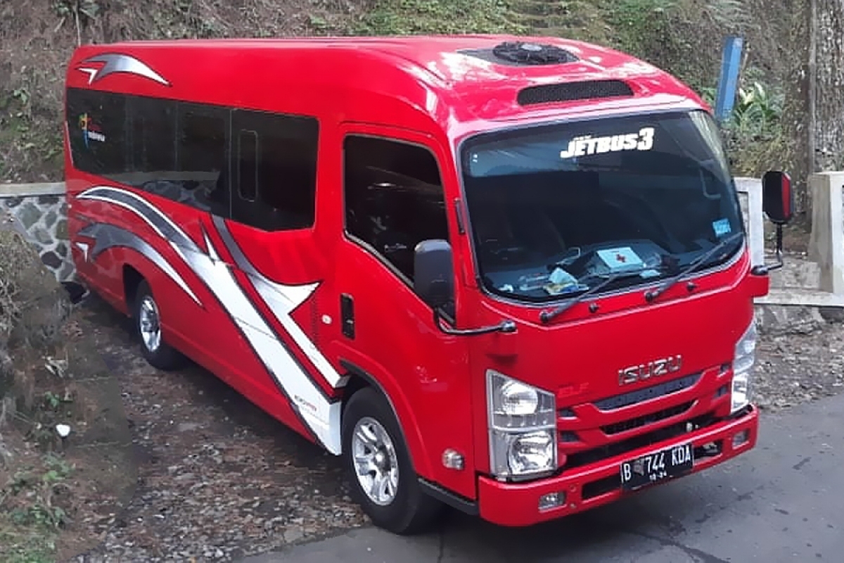 Sewa Mobil Elf Merah Putih - Rental Mobil Elf