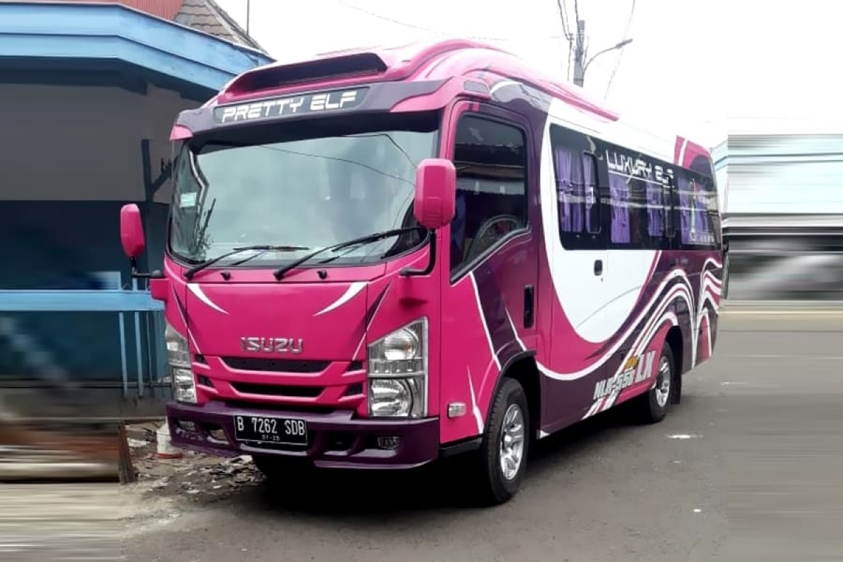 Sewa Mobil Elf Pink - Rental Mobil Elf