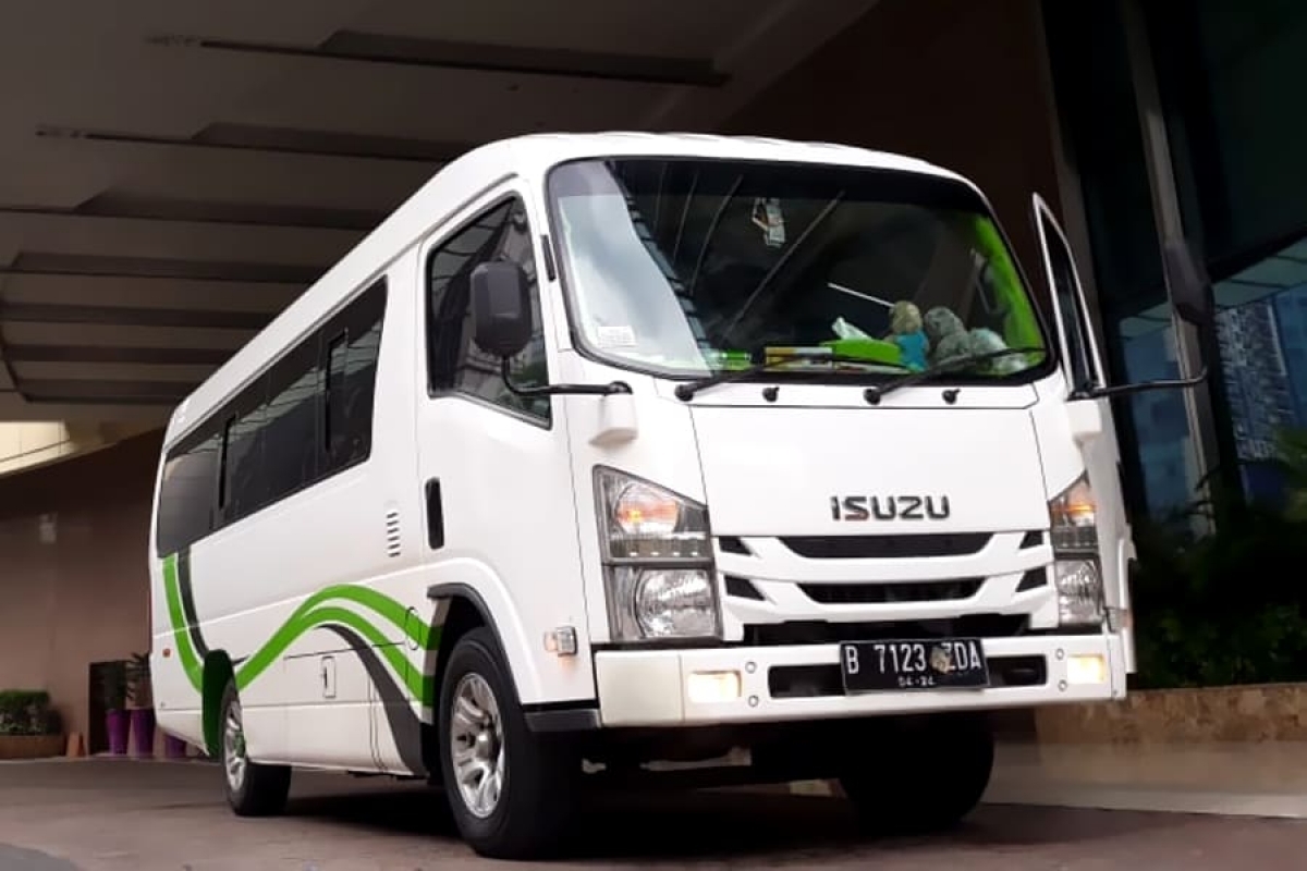 Sewa Mobil Elf Putih Hijau - Rental Mobil Elf